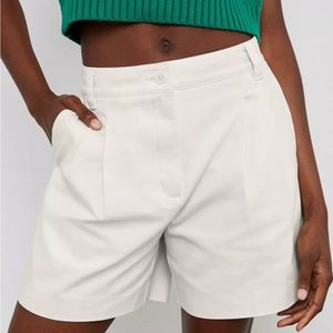 BNWT Aritzia Sunday Best Brinley shorts